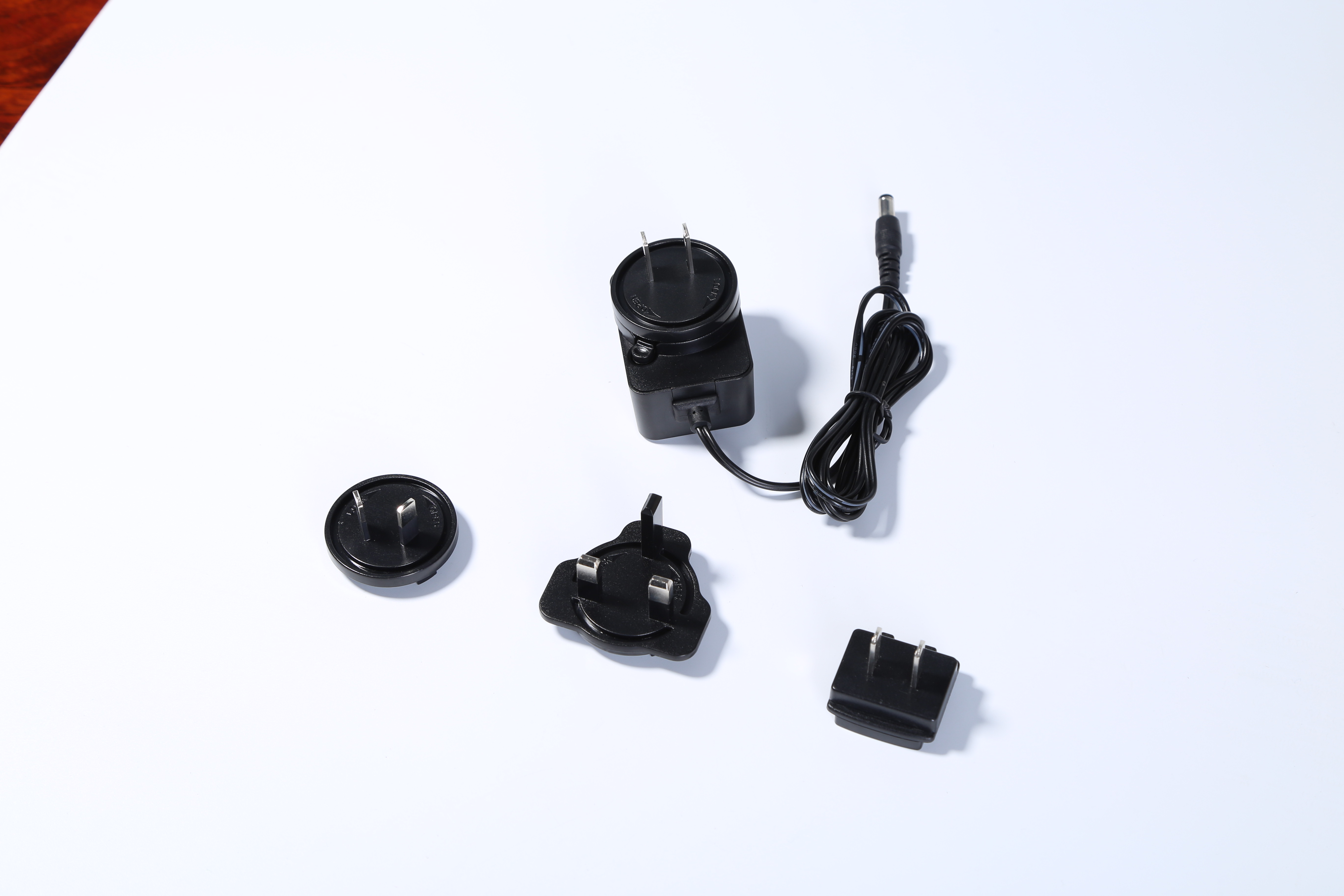 MX15w-0502500型號(hào)5v2.5a轉(zhuǎn)換頭電源適配器 cb認(rèn)證
